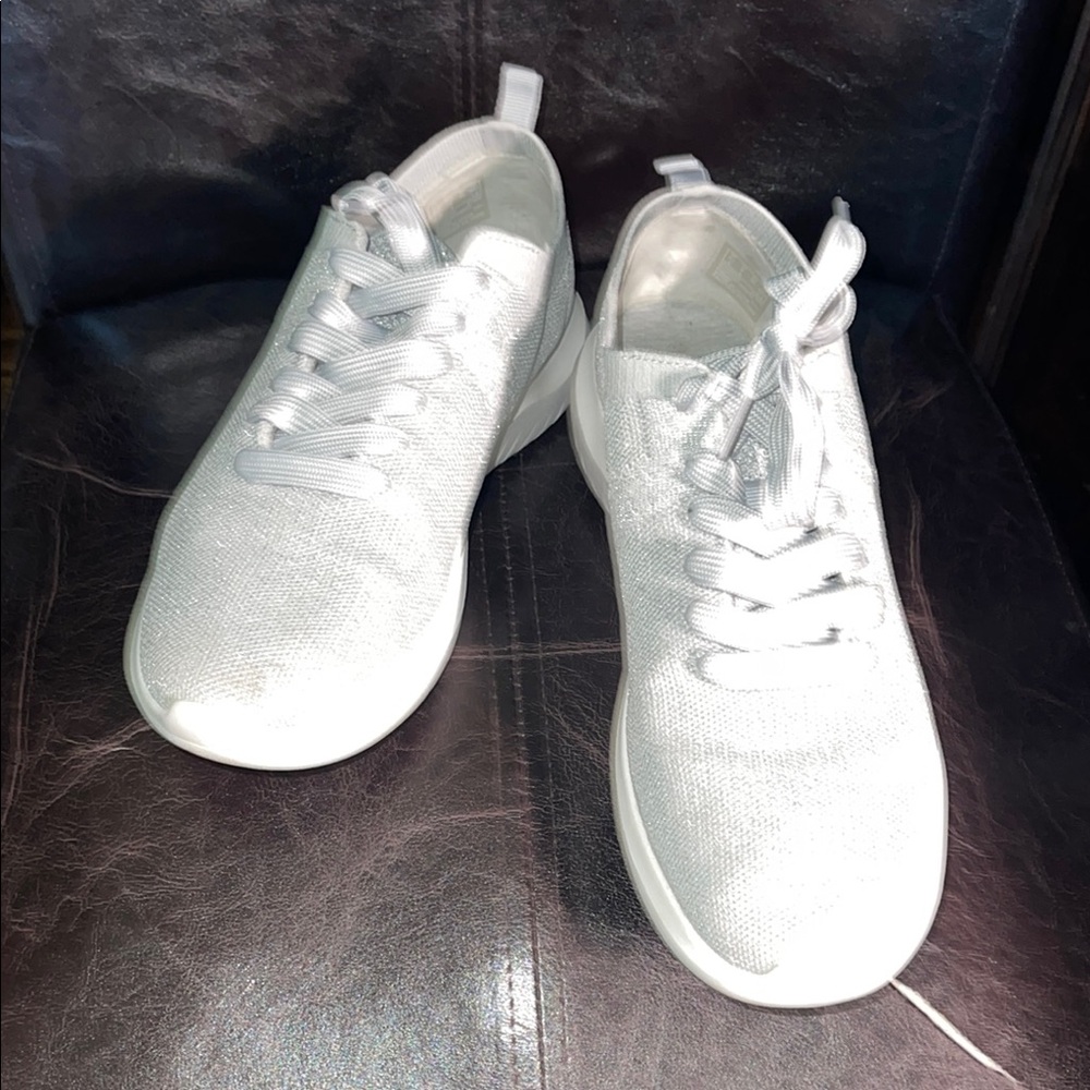 Clarks Cloud Steppers silver shimmer Women's knit Sneakers size 9